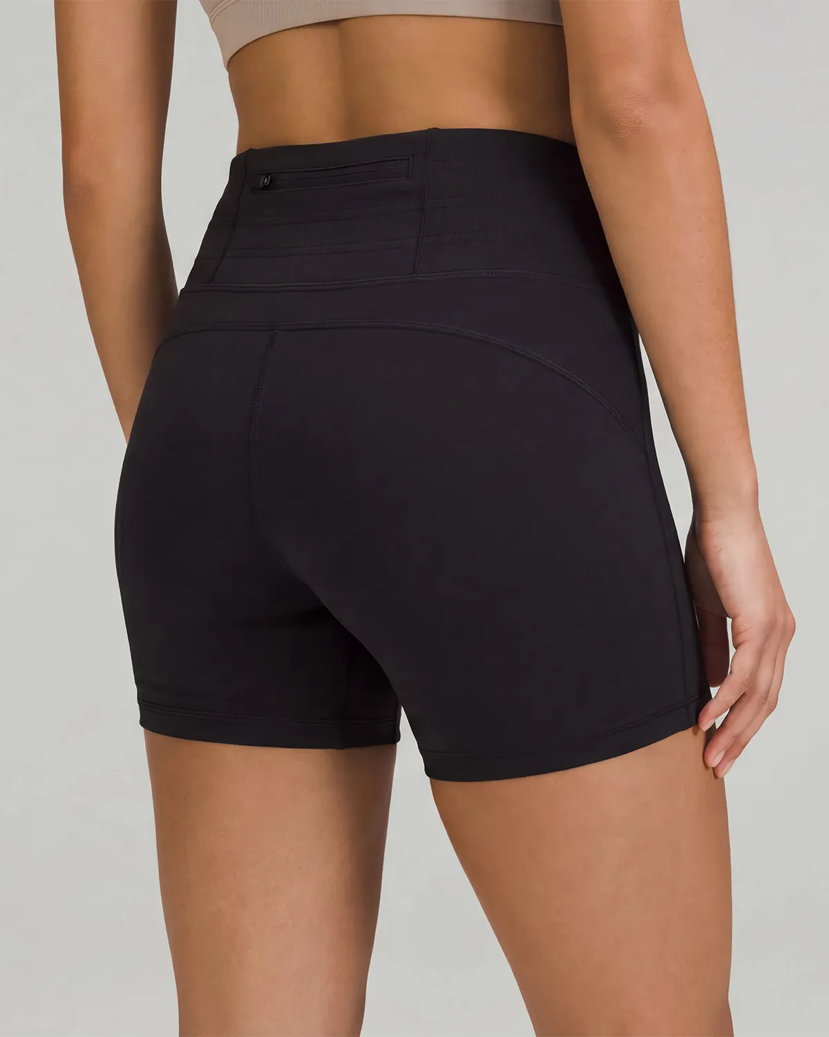 Baseline resolved short, three-quarter back view